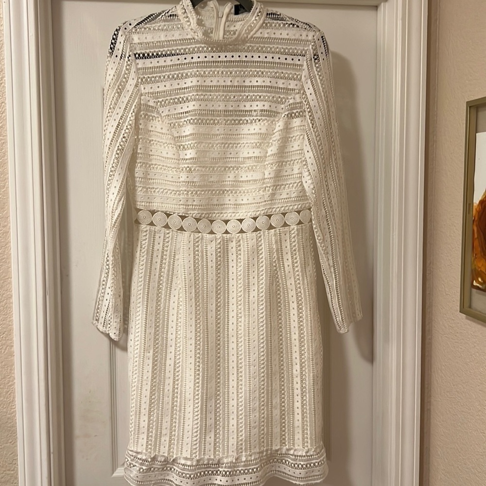 NWT - BARDOT Vivian White Lace Embroidery Dress Long Sleeve Mock Neck Sz 2